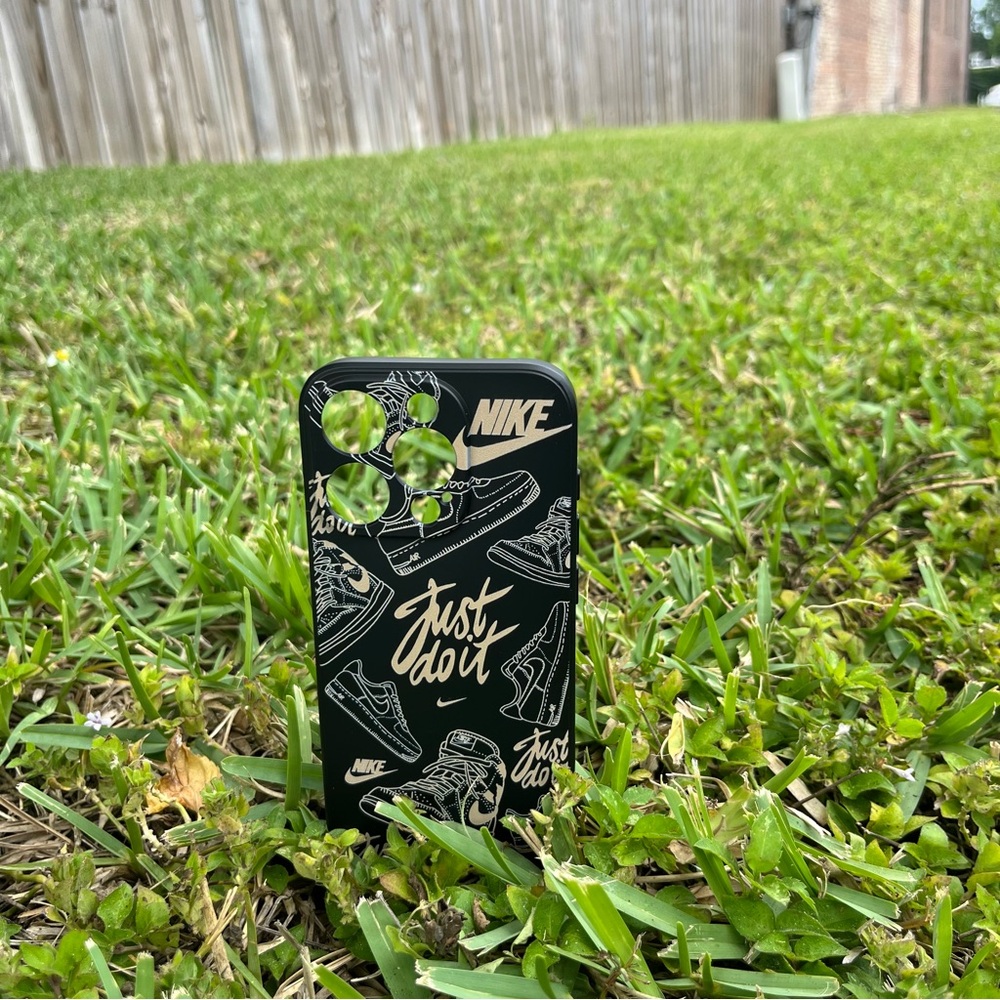 15 Pro Athletic Sneaker Pattern Phone Case - Picture 4 of 7